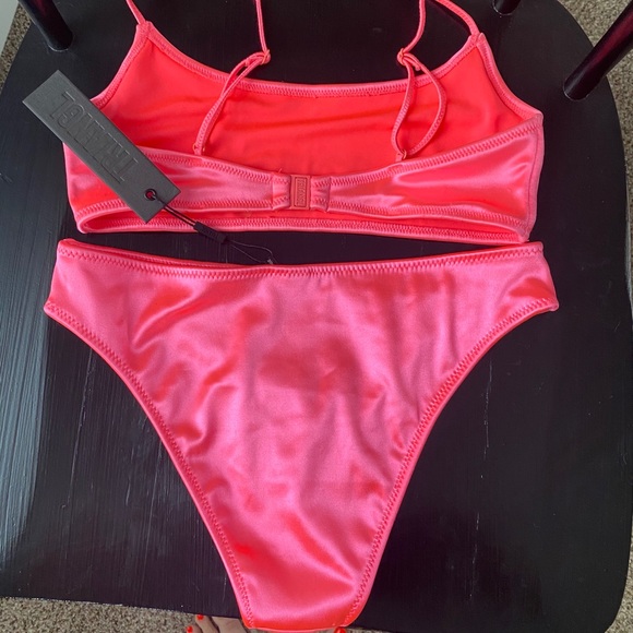 SOLD Triangl Mylos bikini electric pink - Picture 2 of 2